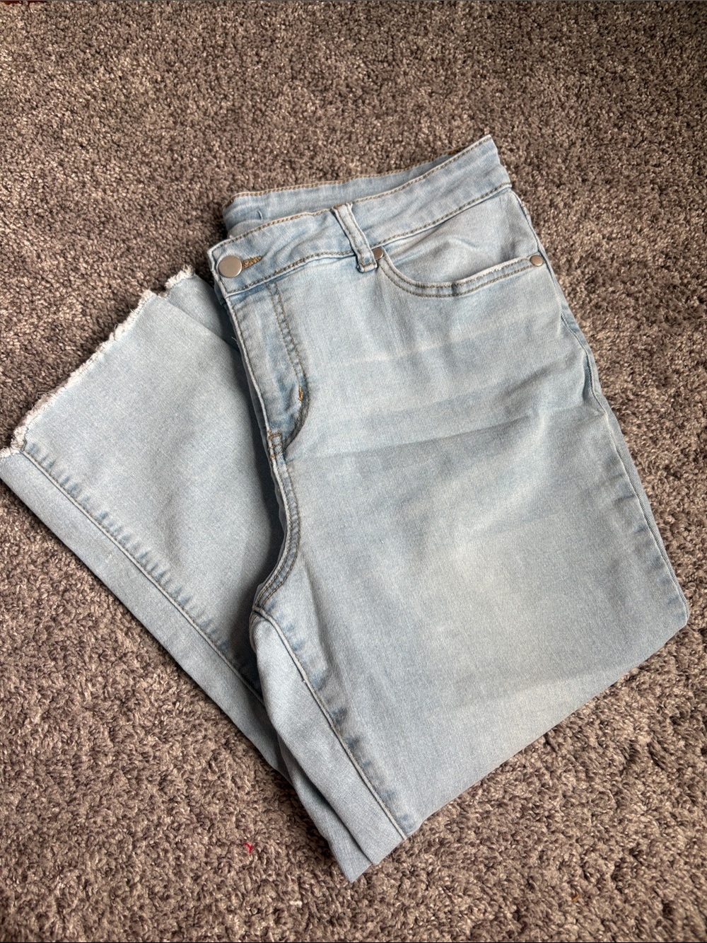 Women's Light Blue Mid-Rise Denim Capris